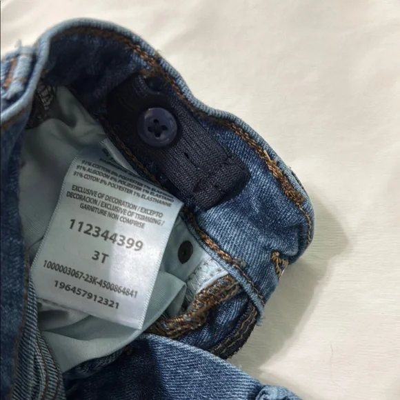 Wrangler Blue Jeans Classic Straight-Leg Fit - Picture 2 of 5